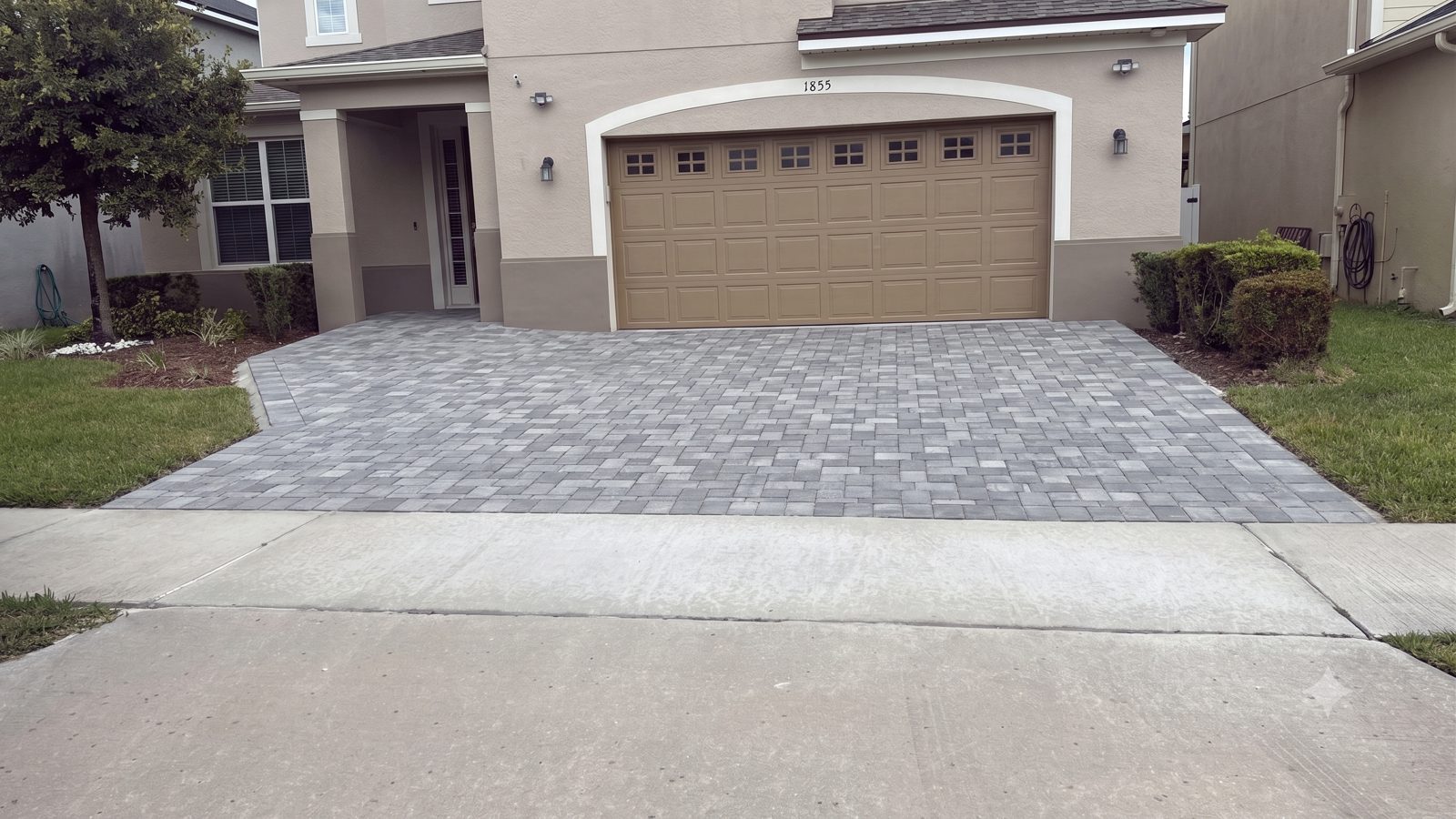Cobblestone paver driveway by Lakewood Ranch Concrete in Lakewood Ranch, Manatee & Sarasota